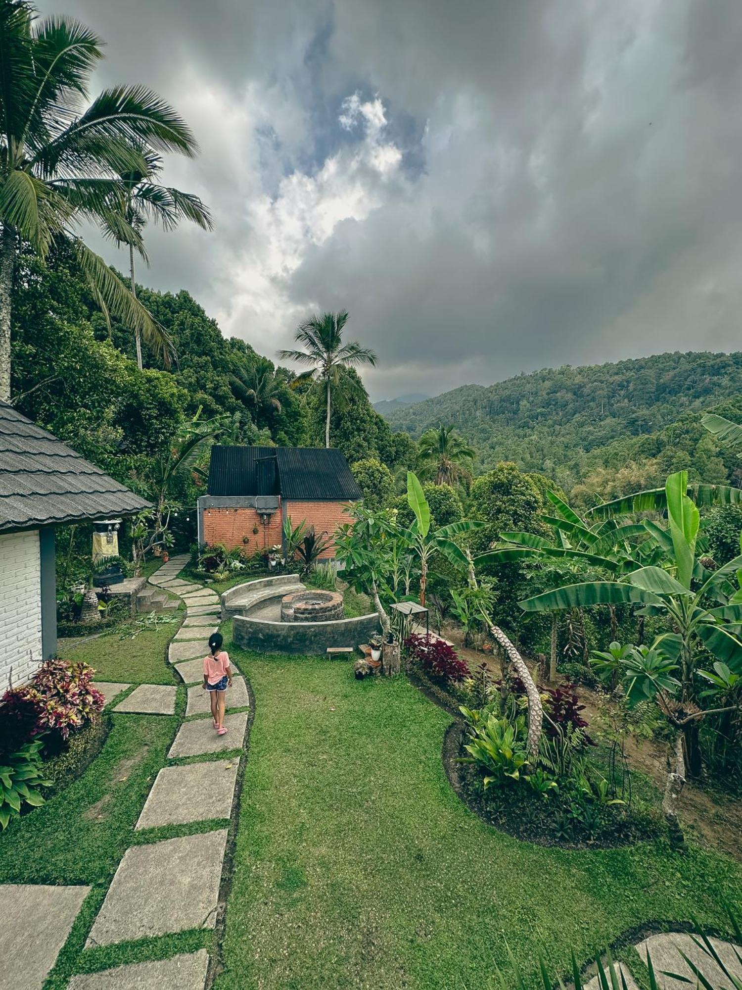 Hotel Moondock Luxury Camp Munduk Esterno foto